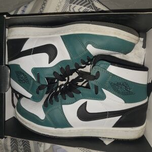 Jordan 1 Pine Green Style
